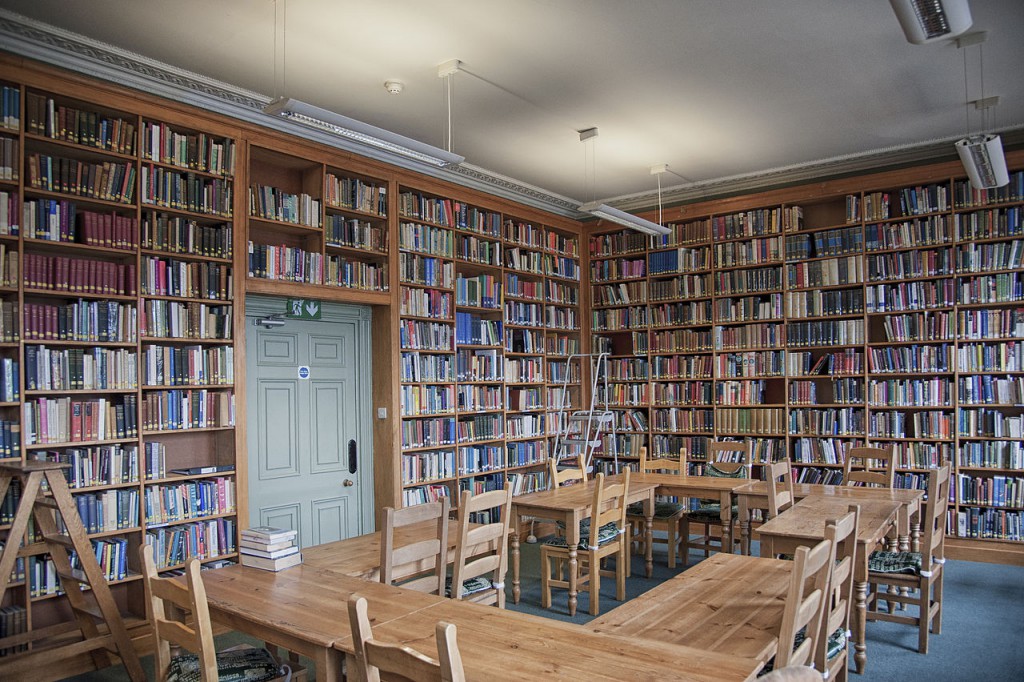 1280px-1_st_benet's_hall_library_2012
